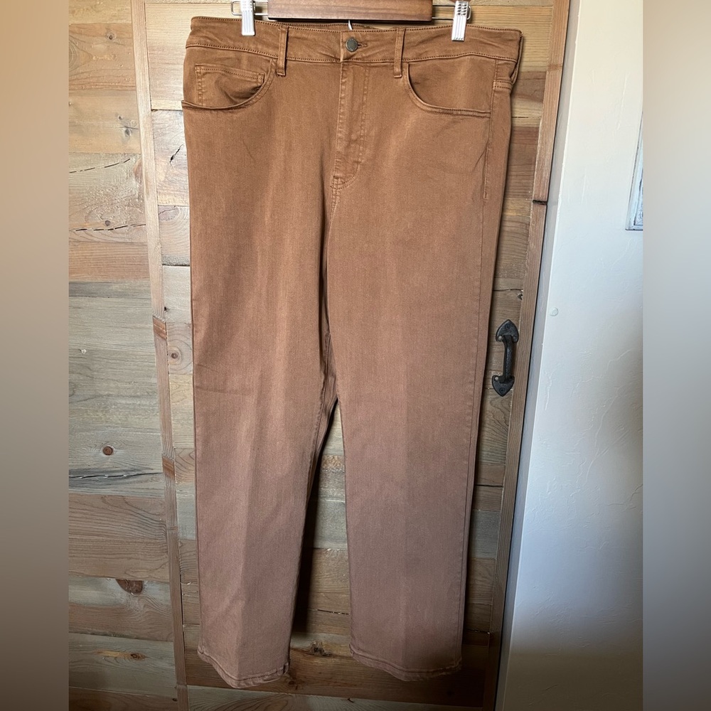 Well Worn Women’s Pants in Caramel Brown